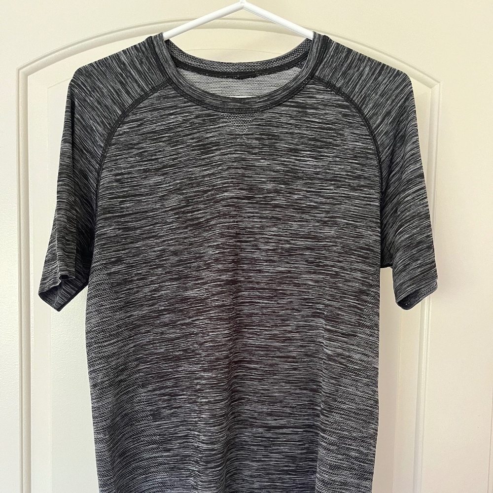 Lululemon Metal Vent Tech Short Sleeve Shirt - S